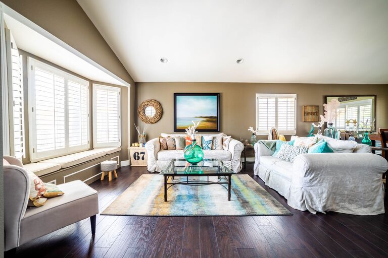 Quick Ideas to Brighten a Dark Room Effortlessly
